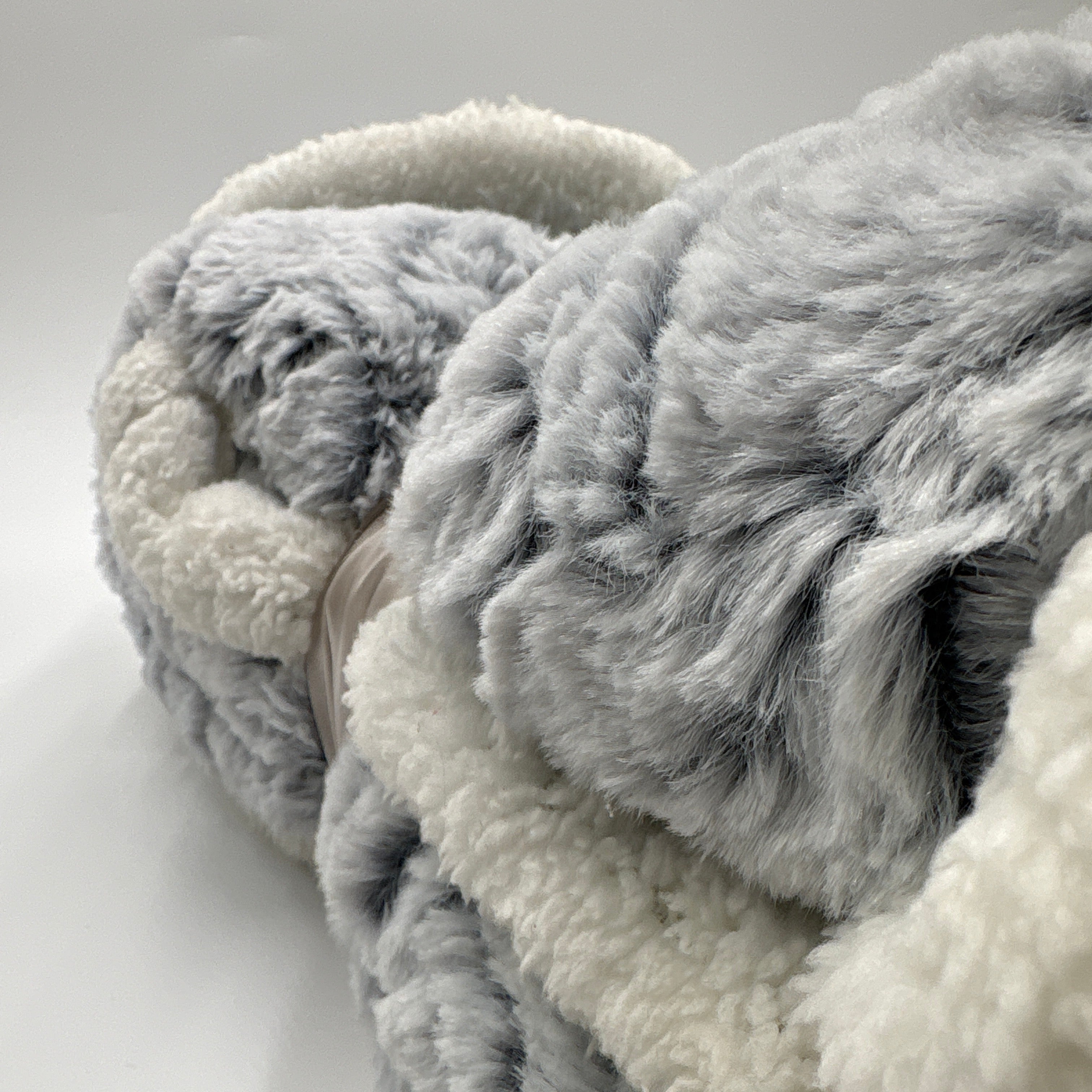 Wayland Square – Deluxe Sherpa Throw (Plush & Luxurious Comfort)