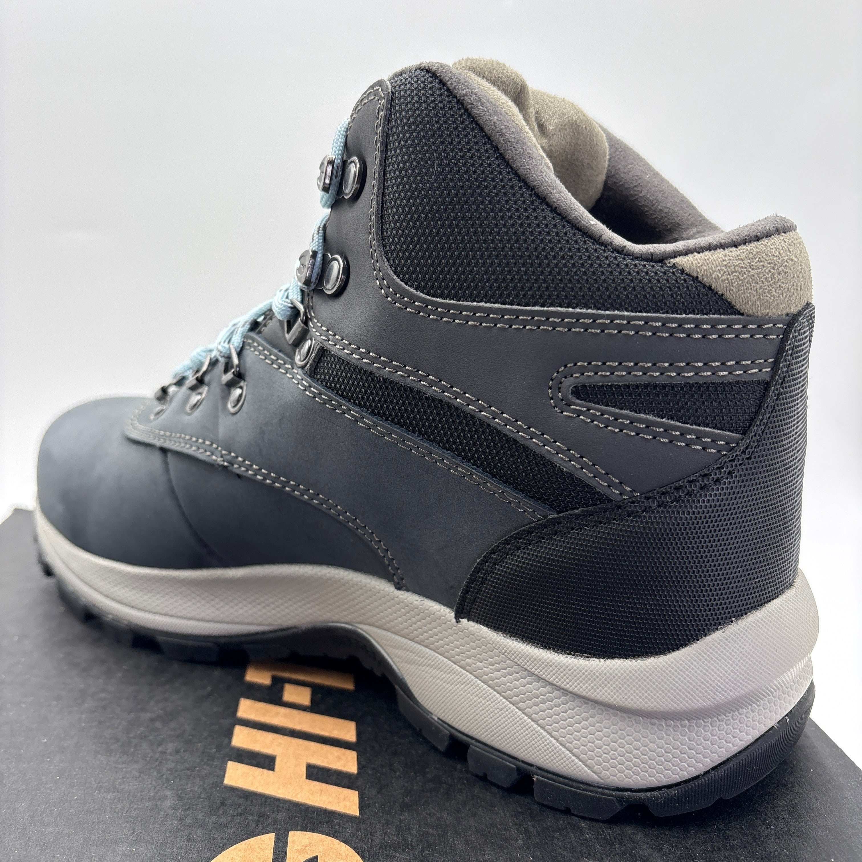HI-TEC Altitude VI boots for women in gray and black with padded collar and durable sole