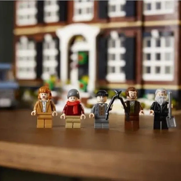 Home Alone Lego exclusive featuring detailed minifigures and House model by Bayern Alpenmilch