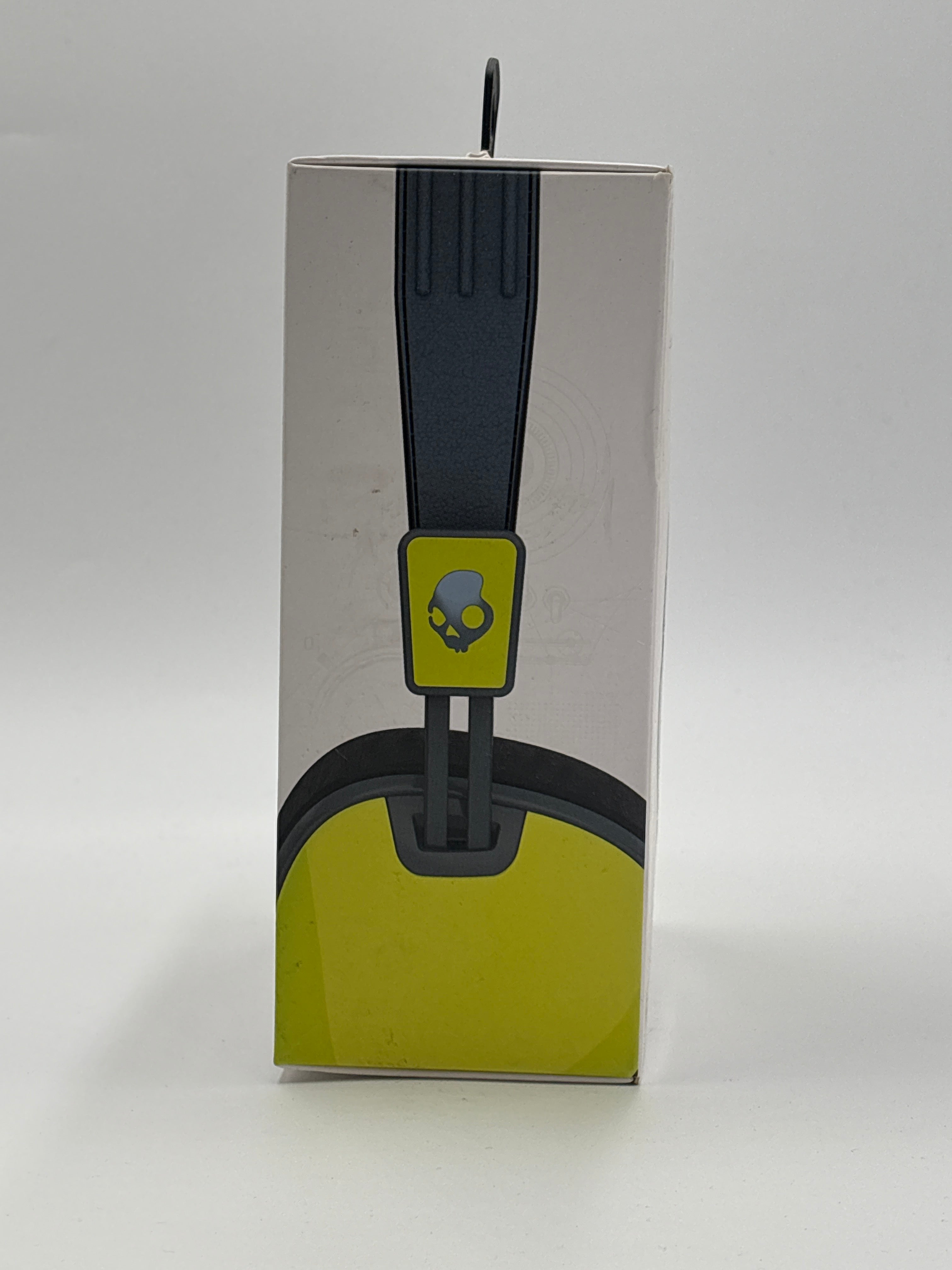 Skullcandy Navigator wired headphones packaging showing yellow ear cups and black headband with Skullcandy logo